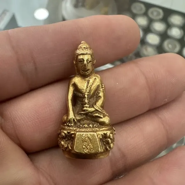 พระบูชาทองคำ